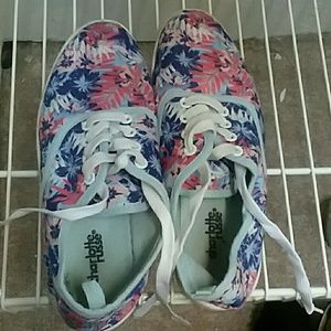 Charlotte russe Hawaiian shoes
